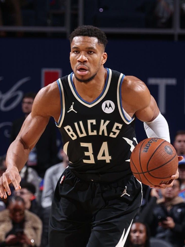 雄鹿大胜对手霍勒迪在关键时刻挺身而出的是谁